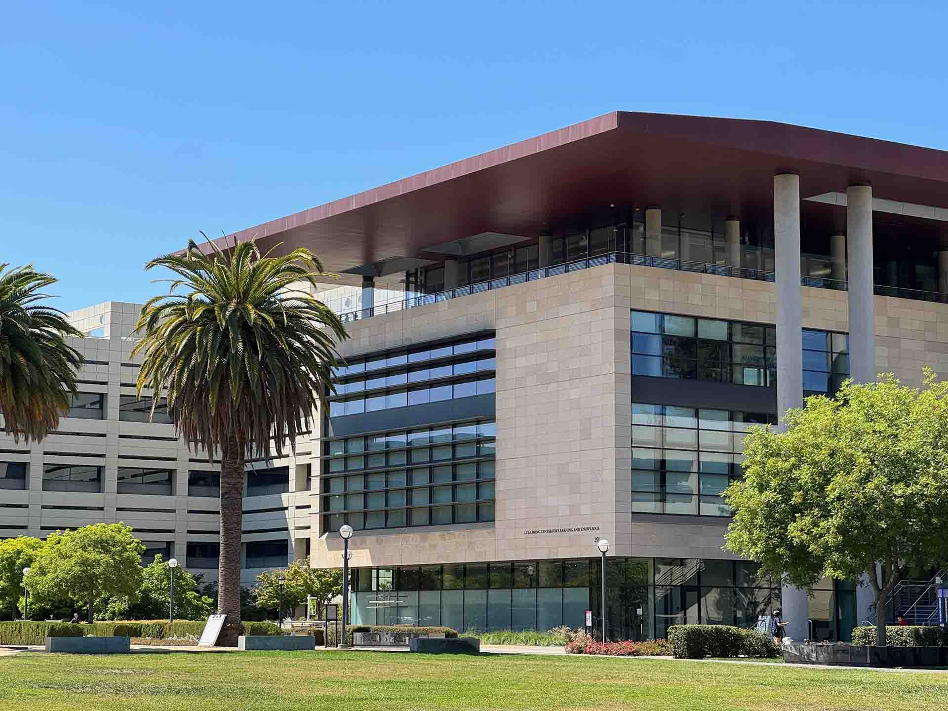 ...mit vielen schönen Gebäuden....